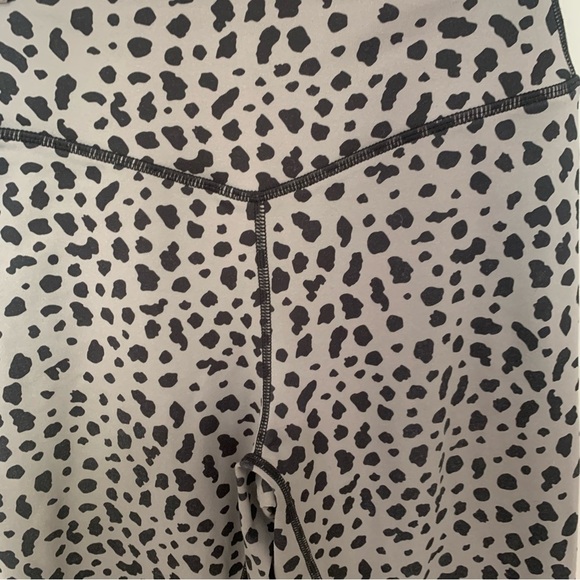Balance Athletica/ Vitality Ascend Pant Kingdom Collection Snow Leopard Small - Picture 3 of 8